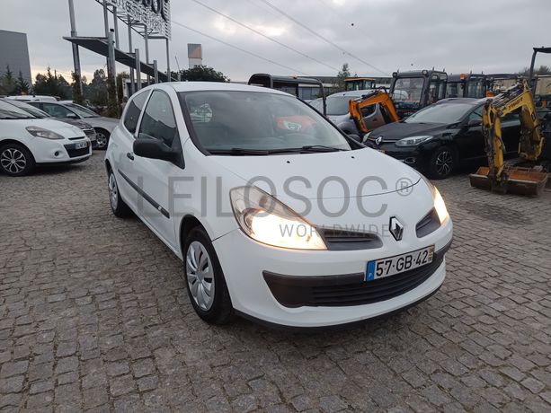 Renault Clio 1.5 DCi · Ano 2008