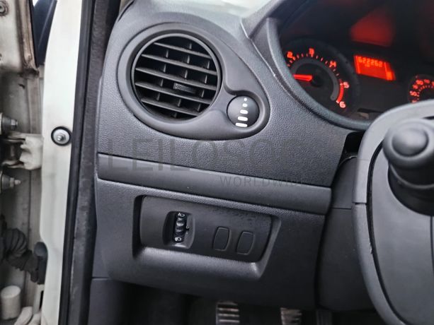 Renault Clio 1.5 DCi · Ano 2008