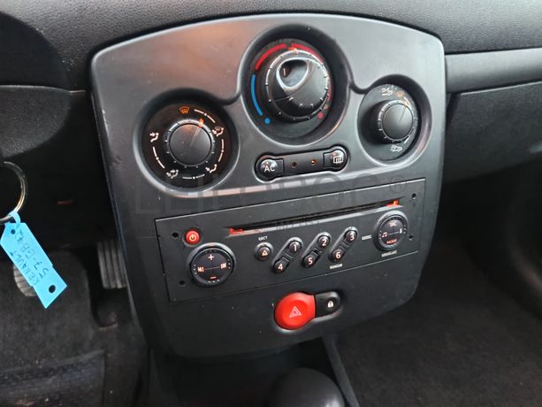 Renault Clio 1.5 DCi · Ano 2008