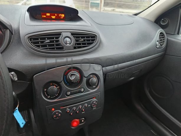 Renault Clio 1.5 DCi · Ano 2008