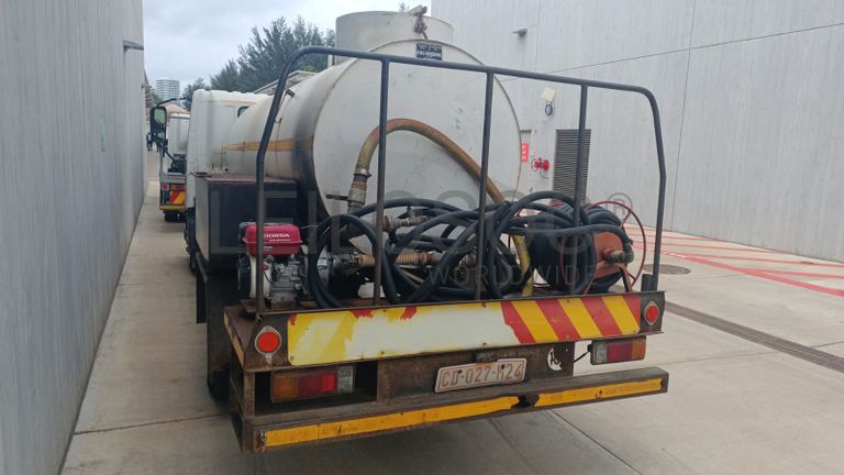 Camião-cisterna Toyota Hino - 2003