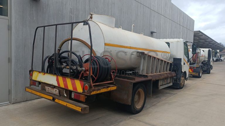 Camião-cisterna Toyota Hino - 2003