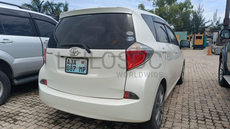 Toyota Ractis - 2012