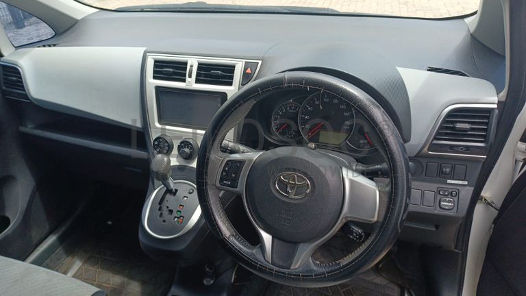 Toyota Ractis - 2012