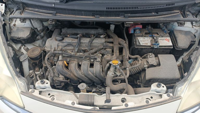 Toyota Ractis - 2012