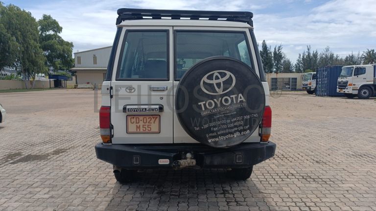 Toyota Land Cruiser HZ - 2013