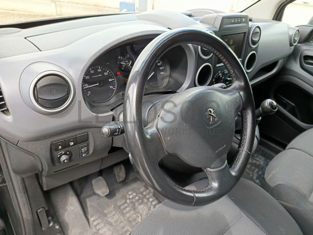 Peugeot Partner · Ano 2018