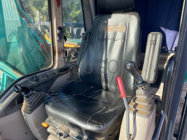 Escavadora Kobelco E 215 · Ano 2004