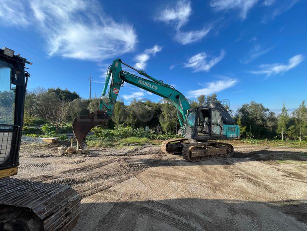 Escavadora Kobelco E 215 · Ano 2004