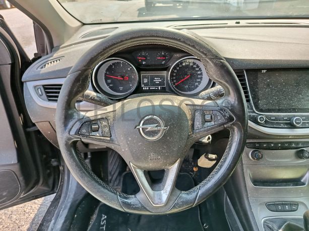 Opel Astra K Sports Tourer · Ano 2017
