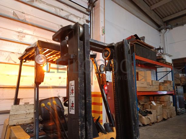 Empilhador Mitsubishi FD-25 · Ano 1990