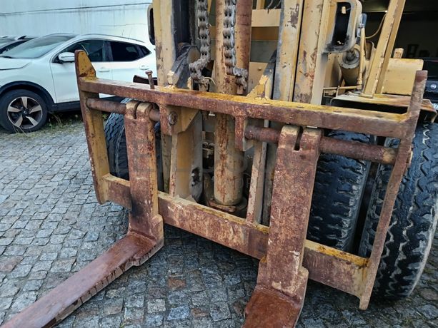 Empilhador Toyota · Porta Contentores