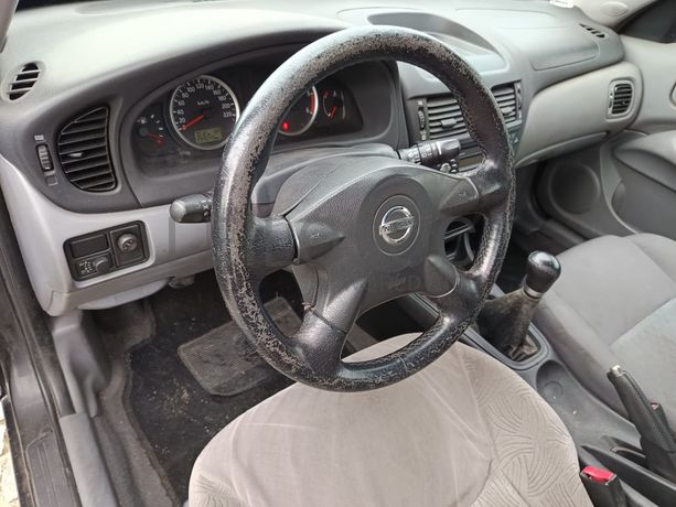 Nissan Almera II Hatchback 1.5 DCi · Ano 2003