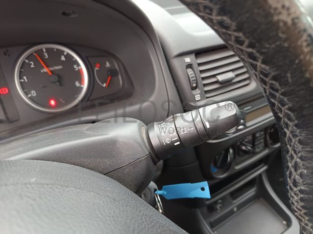 Nissan Almera II Hatchback 1.5 DCi · Ano 2003