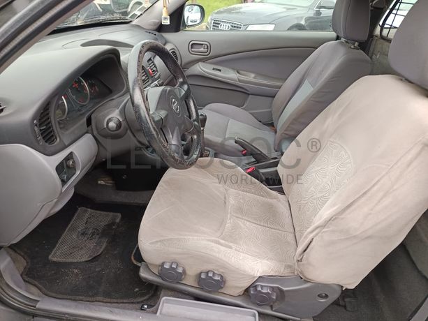 Nissan Almera II Hatchback 1.5 DCi · Ano 2003