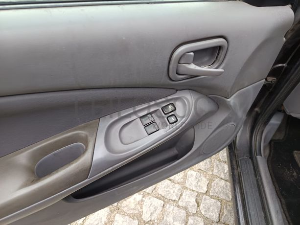 Nissan Almera II Hatchback 1.5 DCi · Ano 2003