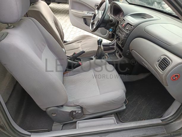 Nissan Almera II Hatchback 1.5 DCi · Ano 2003