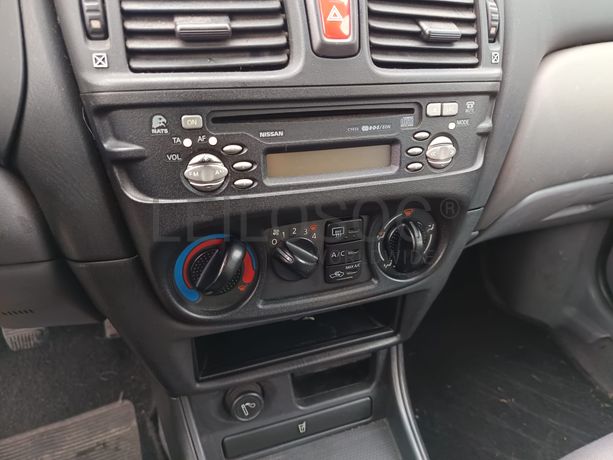 Nissan Almera II Hatchback 1.5 DCi · Ano 2003