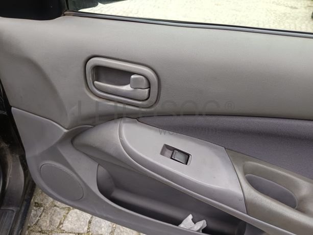 Nissan Almera II Hatchback 1.5 DCi · Ano 2003