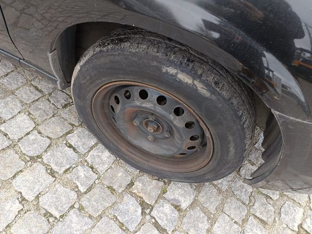 Nissan Almera II Hatchback 1.5 DCi · Ano 2003