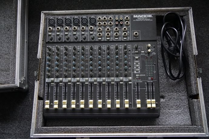 Equipamento de Som Profissional