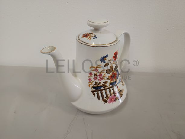 Bule de chá em porcelana