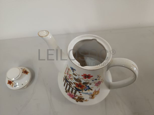 Bule de chá em porcelana