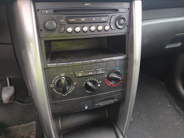 Peugeot 207 1.6 HDI · Ano 2009