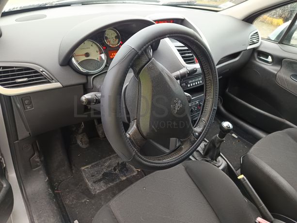 Peugeot 207 1.6 HDI · Ano 2009