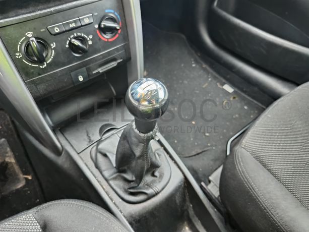 Peugeot 207 1.6 HDI · Ano 2009