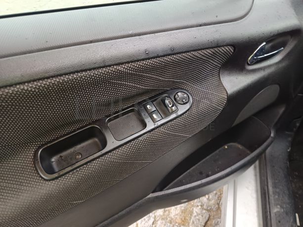 Peugeot 207 1.6 HDI · Ano 2009