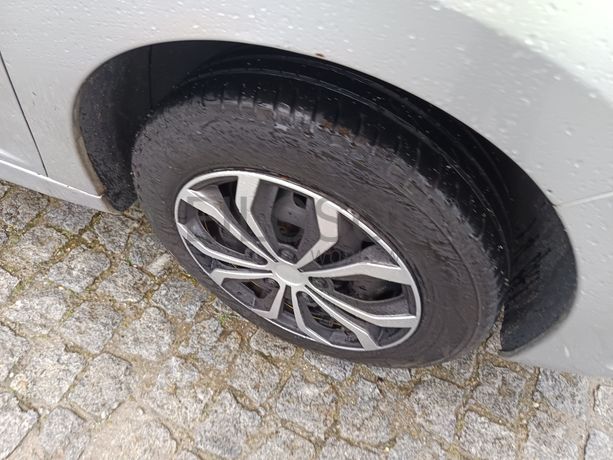 Peugeot 207 1.6 HDI · Ano 2009