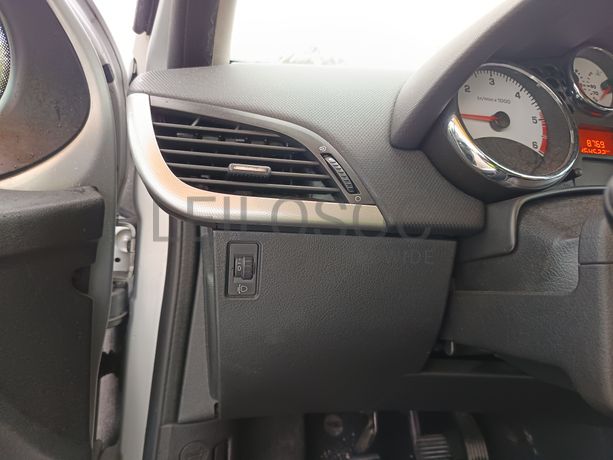 Peugeot 207 1.6 HDI · Ano 2009