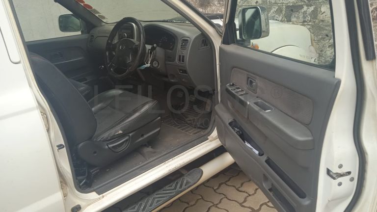 NISSAN HARDBODY NP300