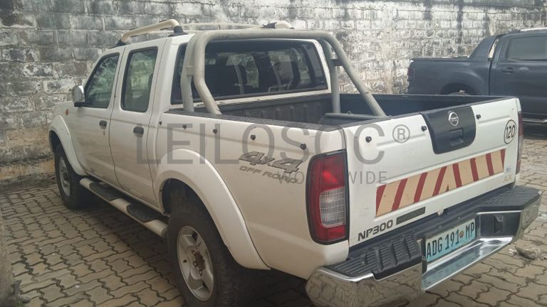 NISSAN HARDBODY NP300