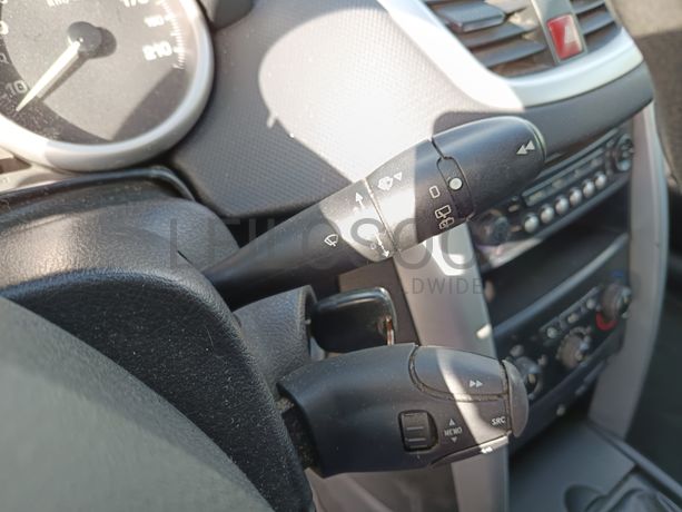 Peugeot 207 · Ano 2011