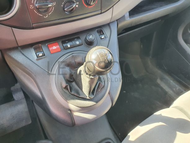 Peugeot Partner · Ano 2016