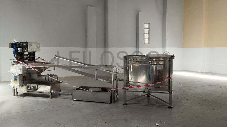 Fotografia de equipamento: Linha de Extração de Mel