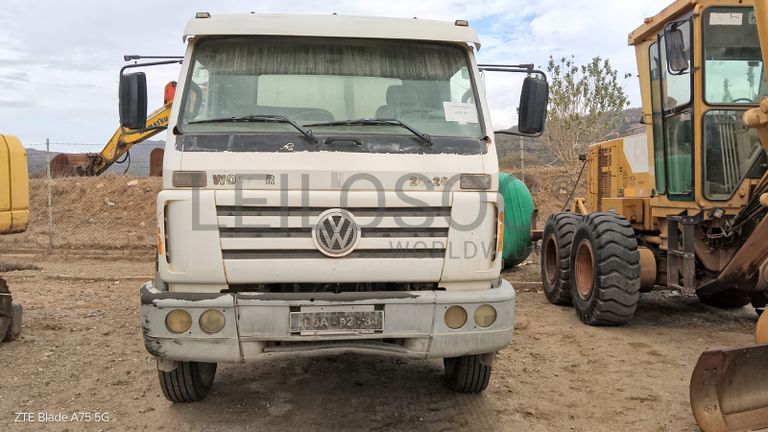 Camião Cisterna de Gasóleo VW Worker 26-260