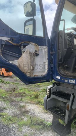 Renault Kerax 370.32 8x4 · Ano 2011