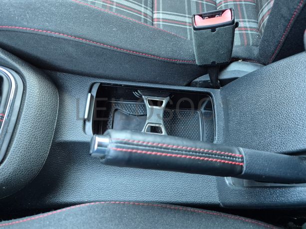 Volkswagen Golf · Ano 2009