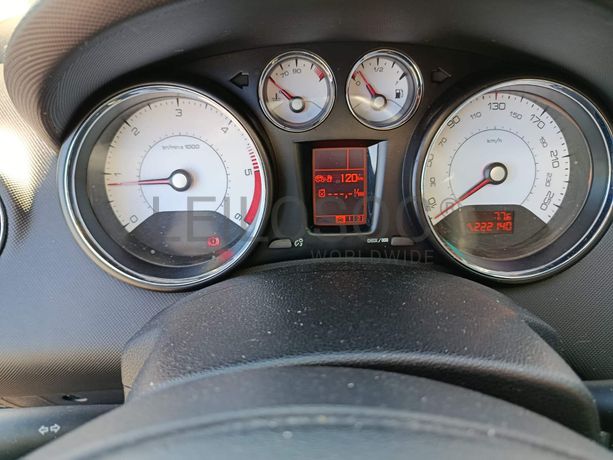 Peugeot 308 · Ano 2010