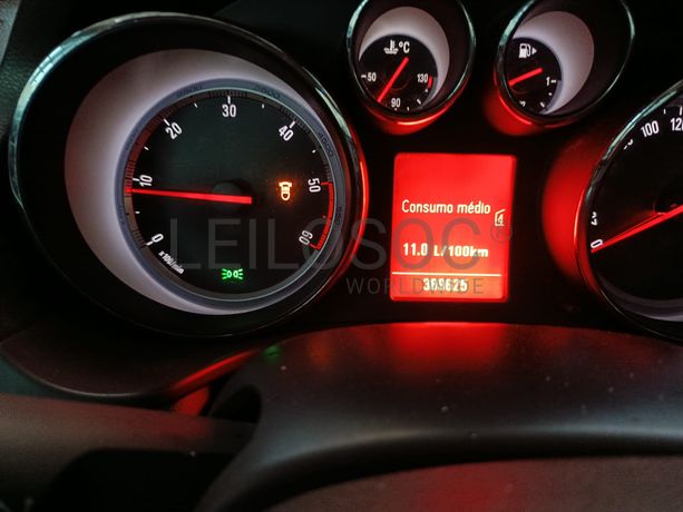 Opel Insígnia Sports Tourer · Ano 2011