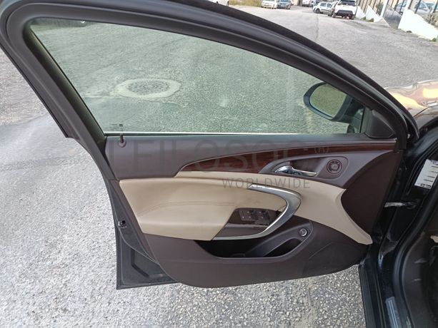 Opel Insígnia Sports Tourer · Ano 2011