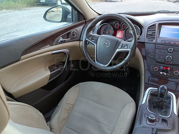 Opel Insígnia Sports Tourer · Ano 2011