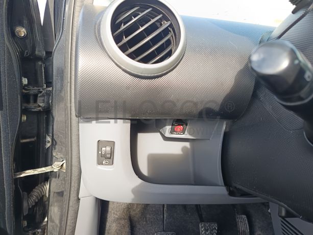 Peugeot 107 · Ano 2006