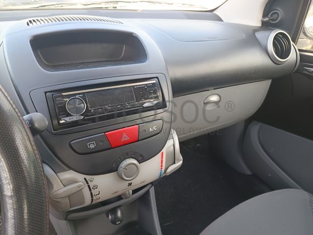 Peugeot 107 · Ano 2006