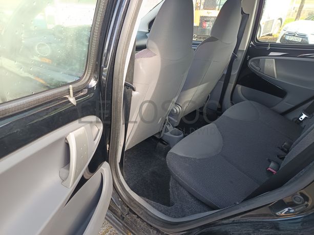 Peugeot 107 · Ano 2006