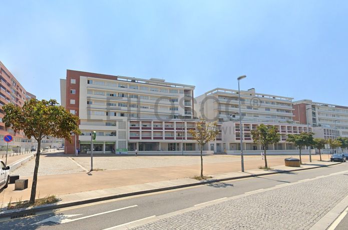 Garagem com Arrumos · Boavista, Porto