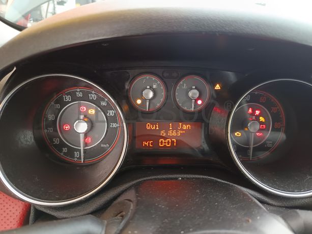 Fiat Punto EVO 1.4 16V · Ano 2010